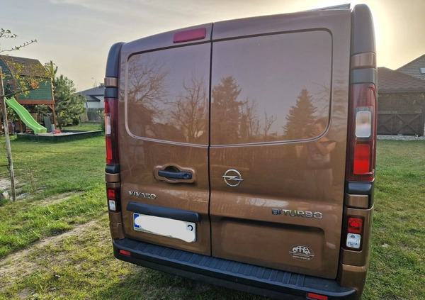 Opel Vivaro cena 65000 przebieg: 239000, rok produkcji 2015 z Puławy małe 79